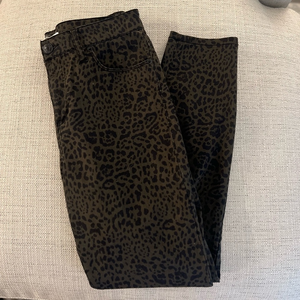 ☂️Black and green animal print pants